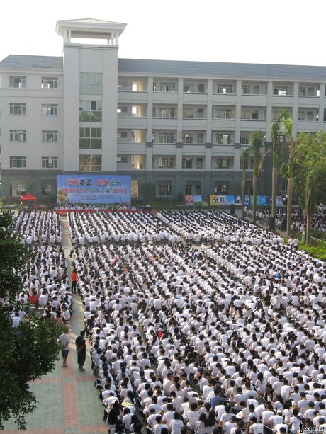 陆丰市龙山中学