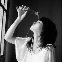 女生喝酒彩色头像_360图片