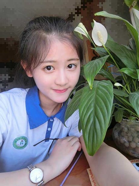 00后女生被赞"校服女神",校服还可以怎么好看