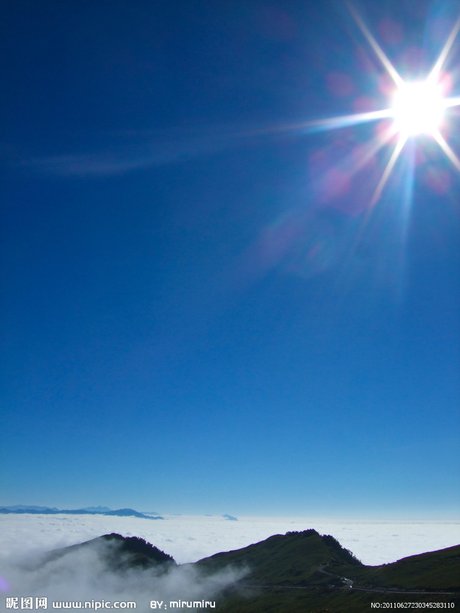 烈日山峦云海摄影图__自然风景_自然景观_摄