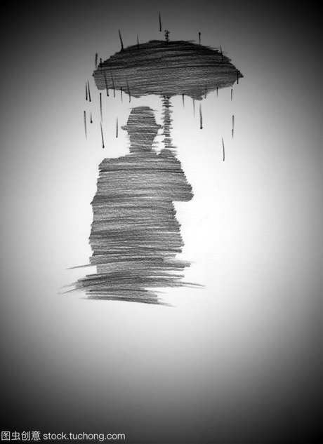 在雨中的男人 在雨中的男人 悲哀的年轻女子在雨中哭泣, 站在侧 