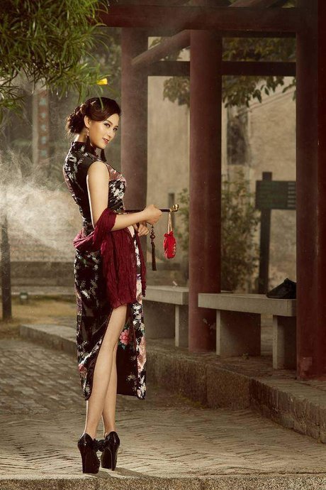 古典旗袍美人图片 撑着油纸伞的她 风姿绰约 尽显柔情