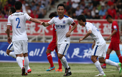 申花2:1击败了梅州客家，蓉城却1:2输给了沧州雄狮。