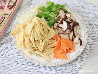 胡萝卜香菇烧腐竹