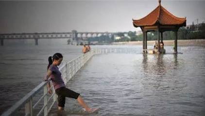 梦见自己家被水淹了