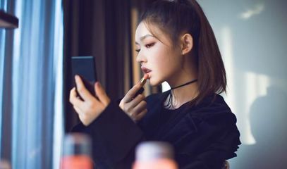 袁姗姗脸上有痘痘吗