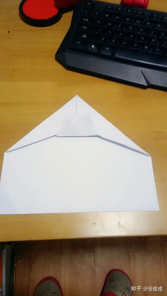 世界上飞最远的纸飞机怎么折