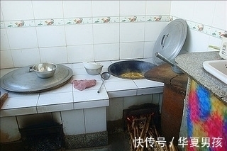 厨房灶台东头
