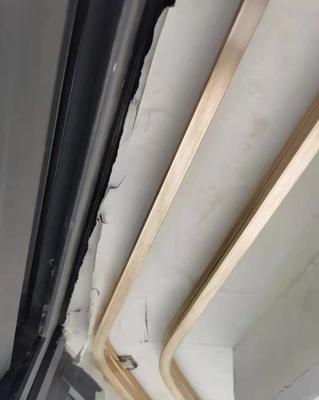 楼梯间厨房外墙渗水起皮
