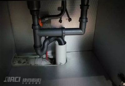 橱柜下水管排水怎么装