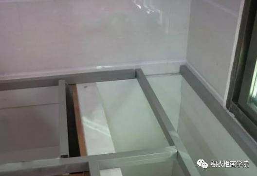 橱柜石材上做铝合金框