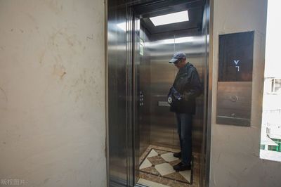 电梯房二楼厨房堵