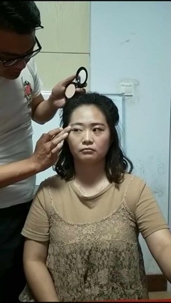 化妆师好还是美容师好