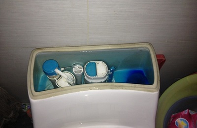马桶水箱漏水怎么修