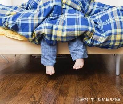 宝宝几个月爱吃手