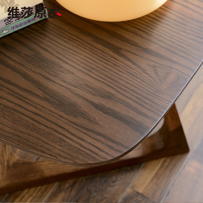 胡桃色木地板配家具