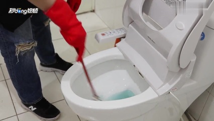 马桶的尿垢怎么去除