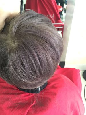 哺乳期六个月可以染头发吗