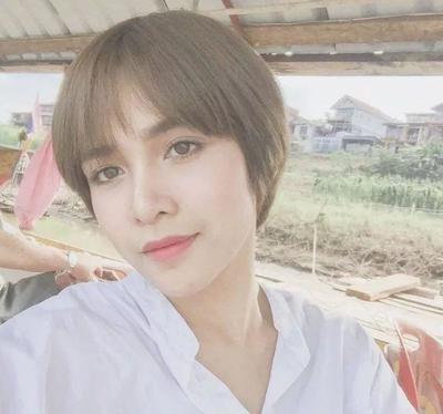 短发碎刘海女生