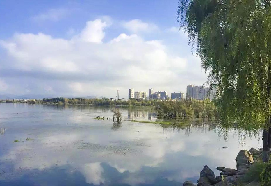 怎么形容一个湖边风景