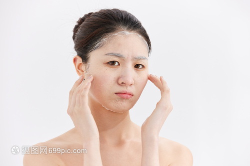 皮肤长痘痘敷什么面膜吗