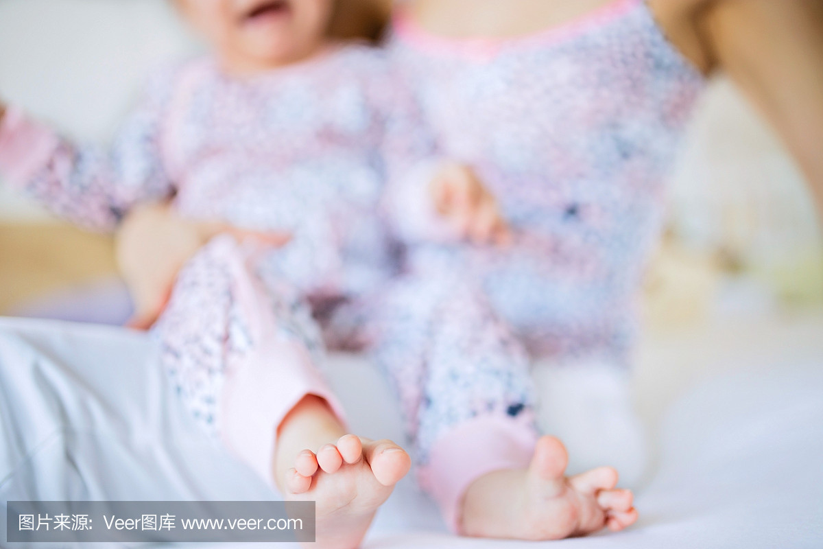 五个月宝宝站立时总脚尖着地
