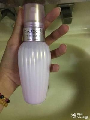 长痘痘要擦水和乳液吗