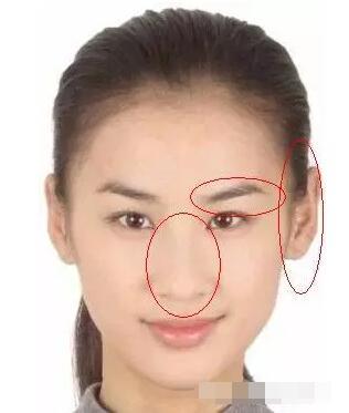 天真鼻女生面相