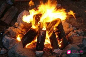 做梦梦到火是什么意思周公解梦