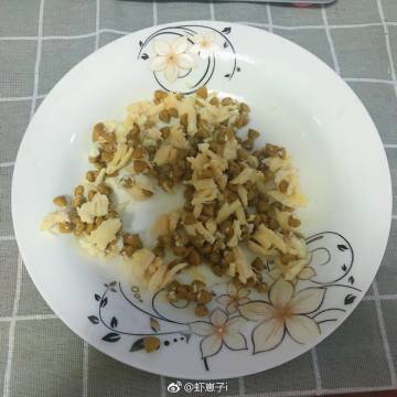 吃虾可以喝奶粉吗