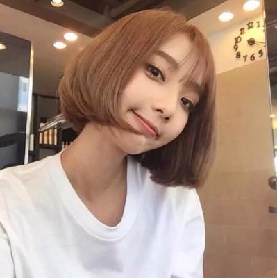 短发姑娘
