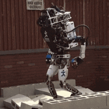 科学家机器人穿马路