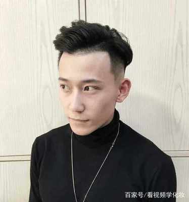 男生短发留长发的过程