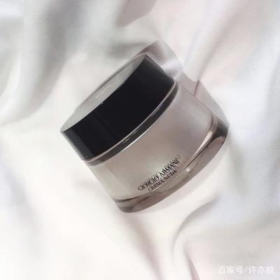 阿玛尼黑曜石粉底