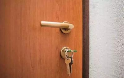 钥匙转不动打不开门怎么办
