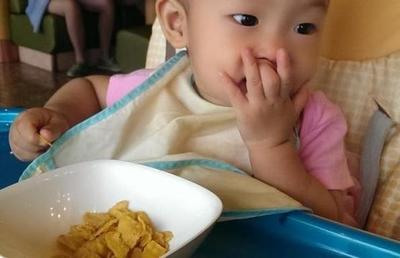 婴儿几个月可以吃零食