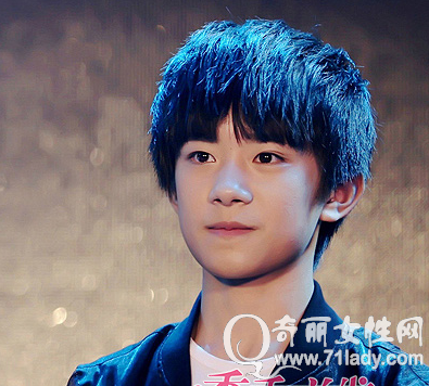 鸭蛋脸适合什么发型男