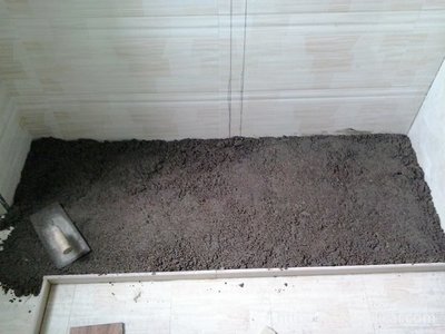 橱柜底部铺沙麽