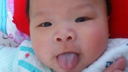 八个月宝宝吐舌头