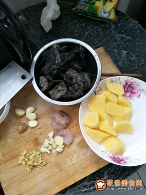 乌鸡炖土豆的做法