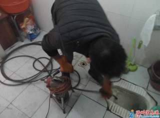 清理厨房下水道