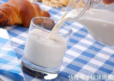早上喝牛奶可以变白吗,晚上喝牛奶可以变白吗