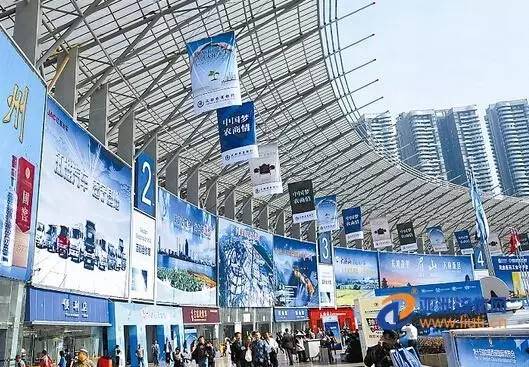 南宫体育APP官网入口媒体库海报墙与播放控制界面