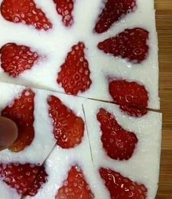 草莓冻坏了是什么样子