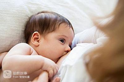 宝宝吃奶咬人