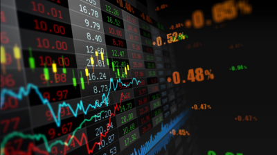 平静水面下的暗涌：通胀数据与政治风暴前夜的纳指期货