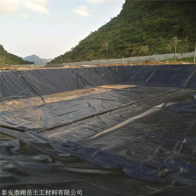 基础放塑料膜防潮