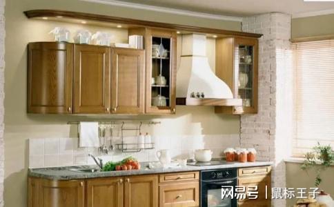 镜子可以放厨房旁边吗