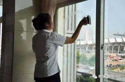 上门擦玻璃