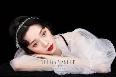 短发敬酒服造型